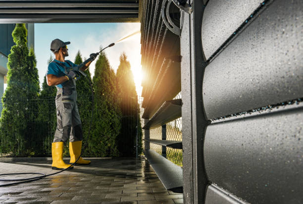 Best Animal Enclosure Cleaning  in Defuniak Springs, FL